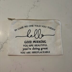 Amazon Essentials White Travel Bag - Women’s OS (NWT)